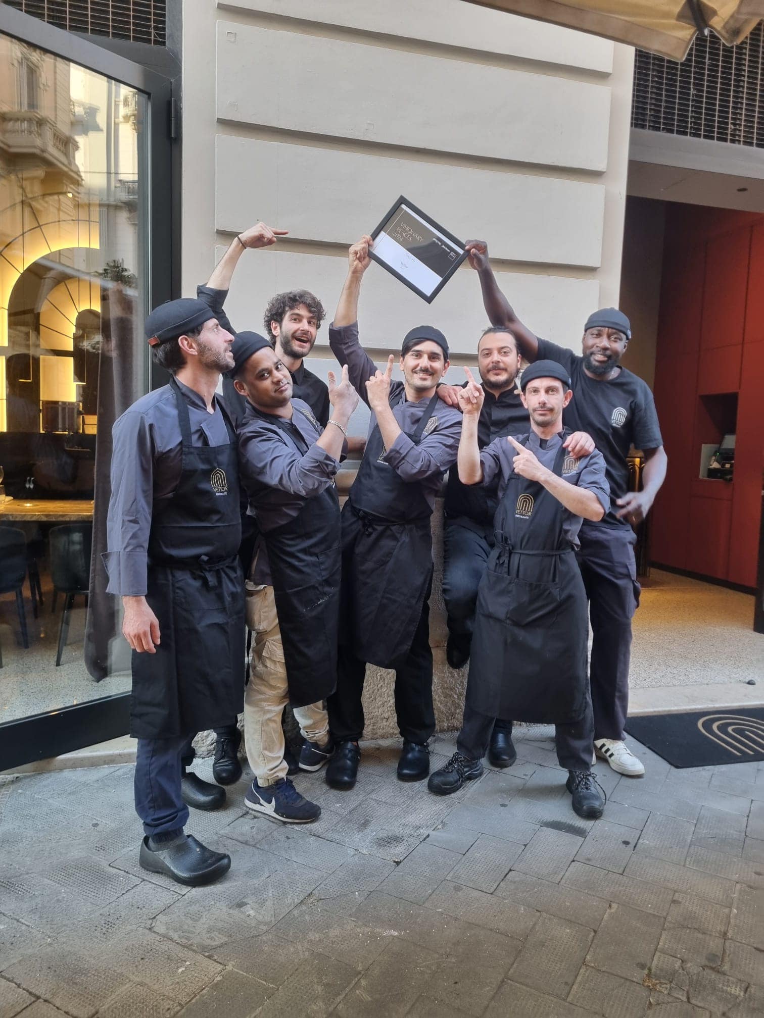 Staff Vettor con Premio Miglior Ristorante Bari Staff Vettor con Premio Miglior Ristorante Bari